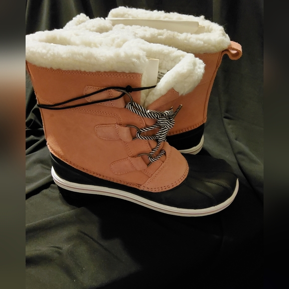 Brand New Cat & Jack Girls Ae055 Kit Snow Boot - Picture 3 of 5